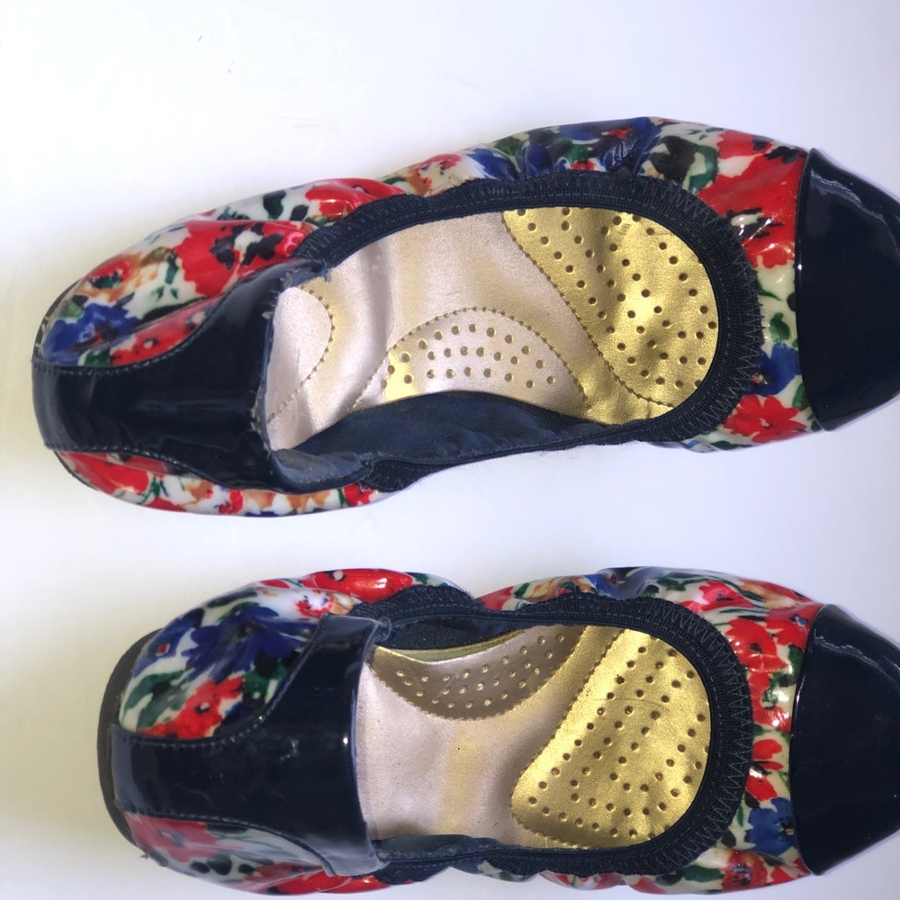 Patent Floral Leather Dexflex Scrunch Shoes